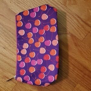 𝅺clinique Cherries Cosmetic Bag